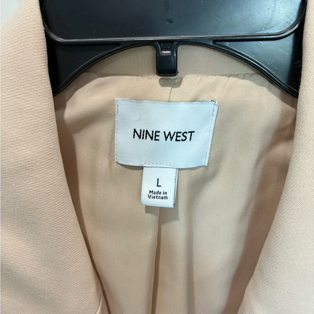 Nine West Cream Blazer with Notched Lapels - Picture 4 of 8